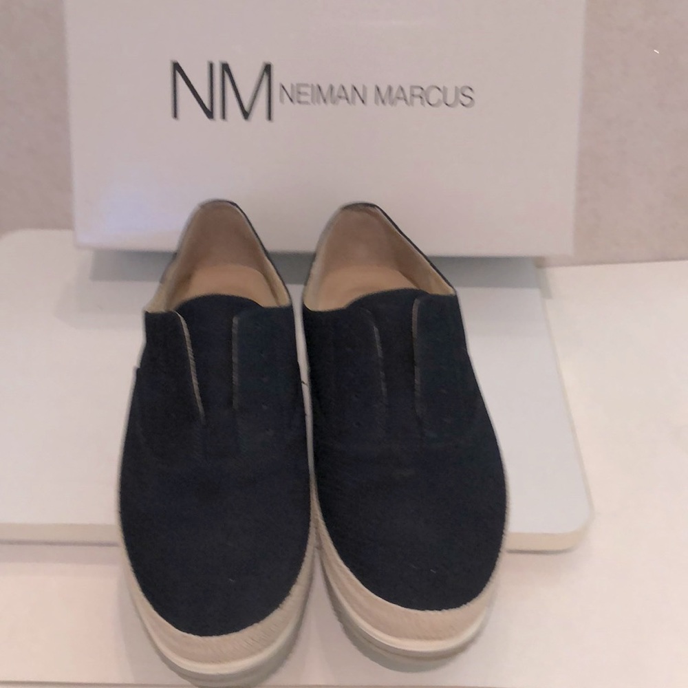 NIB Neiman Marcus Navy Blue Suede  Slip On  Espadrille Style Sneakers Size 10